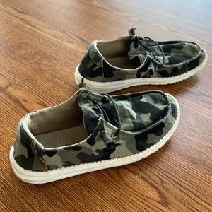 Camo Wendy Hey Dudes - Women’s 8